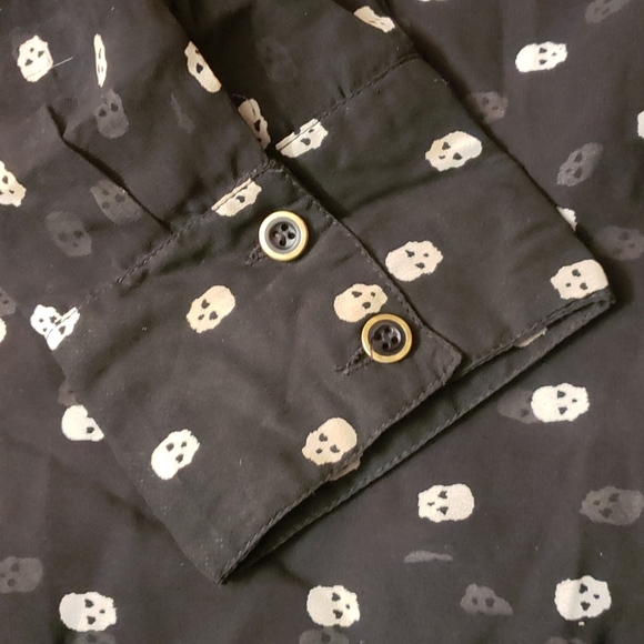 Fun & Flirt. Black Skull Blouse 💀- Size Large - Picture 5 of 5